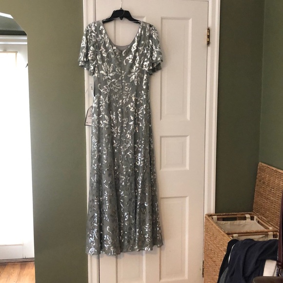 Alex Evenings Silver Sequin Gown NWT - Picture 2 of 4